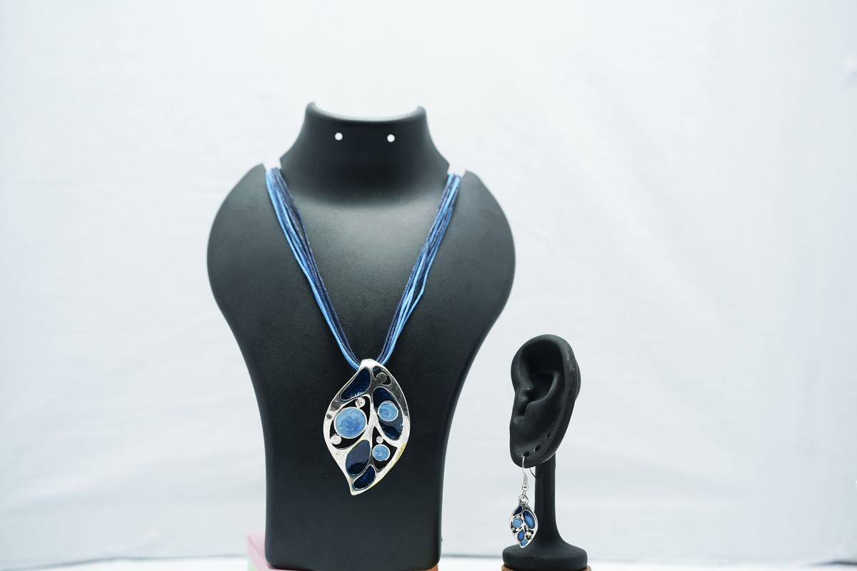Bohemian-Style Oil Drop Hollow Pendant with earrings