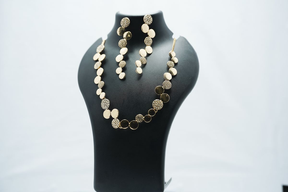 Two-Piece Metal Jewelry Set Featuring Geometric Shiny Round Shapes