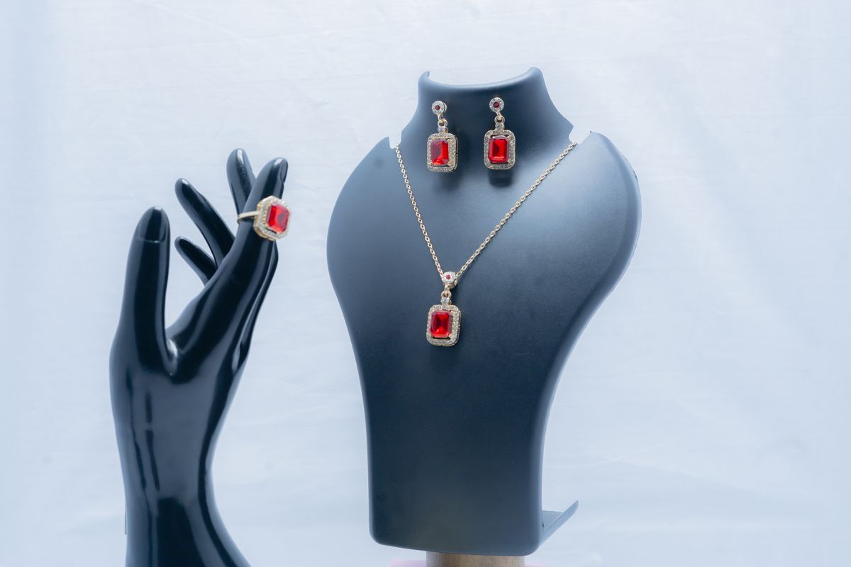 Elegant Jewelry Set - Image 2